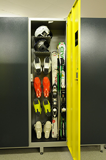 Smart lockers for ski slopes