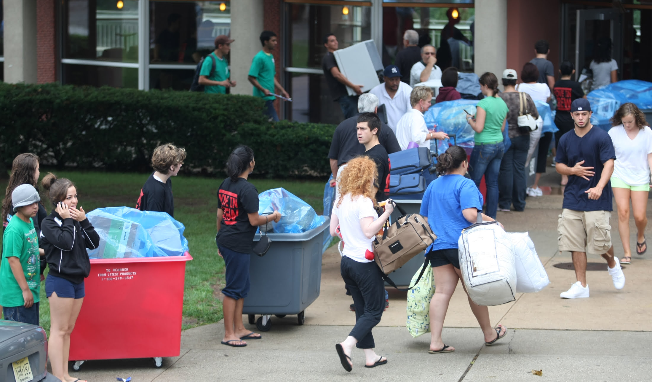 college students moving in 1